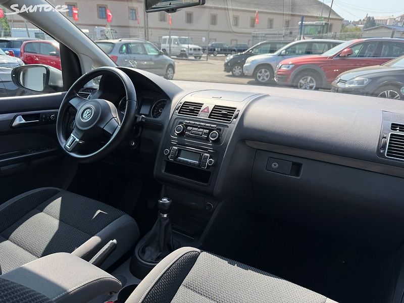 Volkswagen Touran 1.4 tsi, 7 míst - fotka 10 z 13