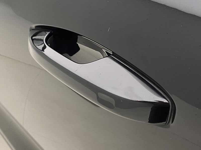 Volvo XC40 T2 MOMENTUM REZERVACE - fotka 31 z 44