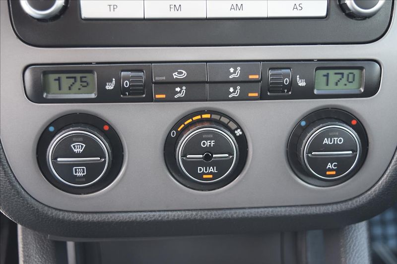 Volkswagen Golf 1,9 TDI 77KW 4X4 PO ROZVODECH - fotka 41 z 46