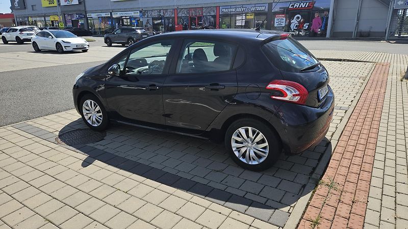 Peugeot 208 (2014) Prugeot 208, první majitel - fotka 7 z 11