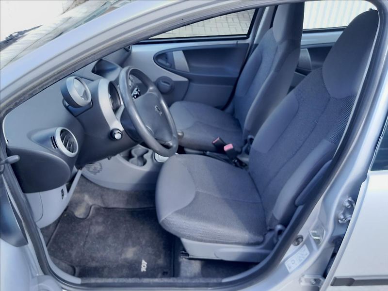 Peugeot 107 1,0i 50kW AUTOMAT - fotka 16 z 38