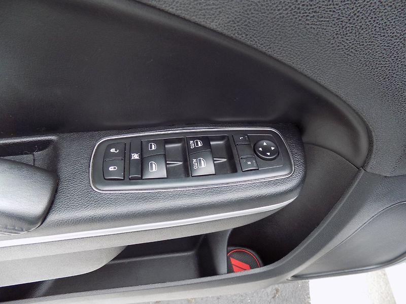 Dodge Charger (2019) 5,7 HEMI/AWD/AT/ - fotka 17 z 34