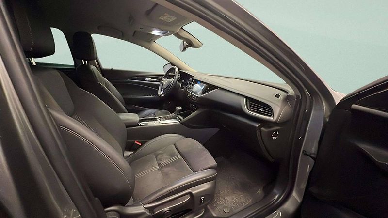 Opel Insignia Sports Tourer Innovation D 2.0 - fotka 19 z 32
