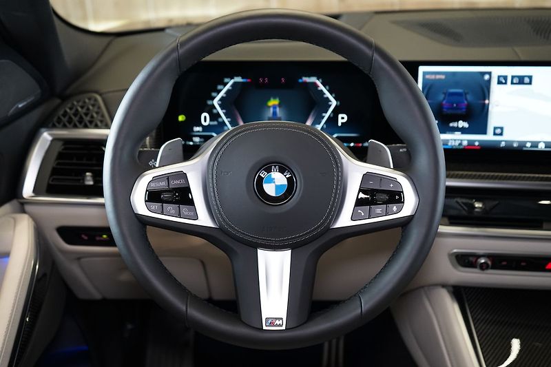 BMW X6 30d xDrive, Vzudch, Masáž - fotka 24 z 47