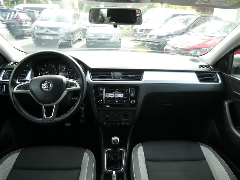 Škoda Rapid 1,2 TSi 81kW 1.MAJITEL,SERVISK - fotka 27 z 47