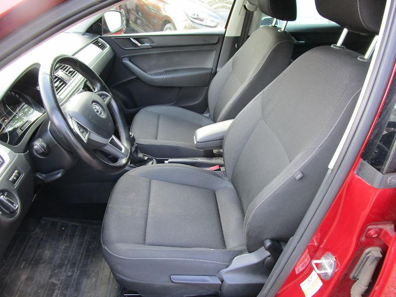 Škoda Rapid - fotka 8 z 17