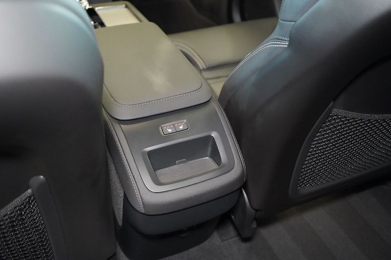 Volvo XC90 B5 PLUS Black Edition, Vzduch - fotka 45 z 49