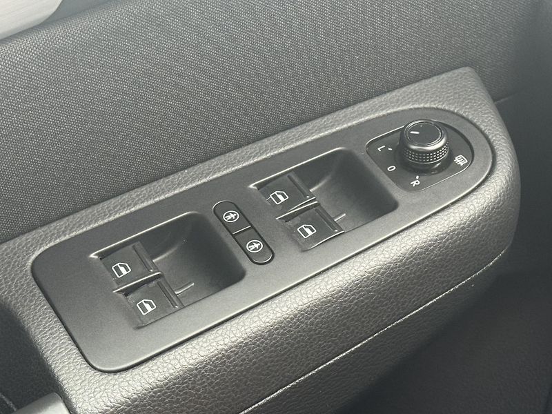 Volkswagen Sharan (2017) 2.0TDi 110kW 4M Highline 7míst - fotka 28 z 52