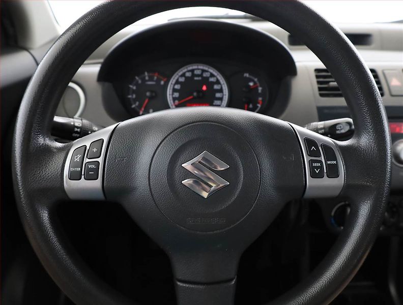 Suzuki Swift (2005) 1.3, po STK, jezdí výborně - fotka 8 z 13