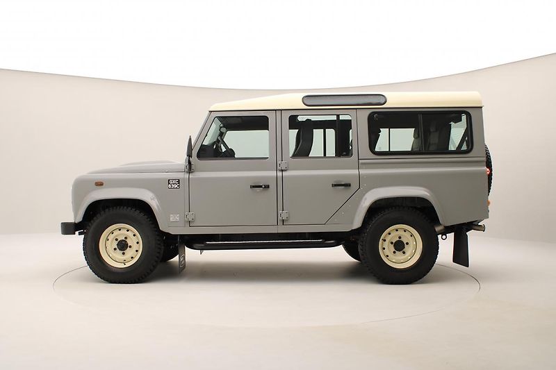 Land Rover Defender (2024) WORKS V8 ISLAY ED. REZERVACE - fotka 9 z 40