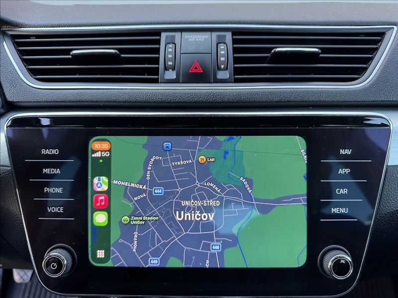 Škoda Superb 2,0 TDI 140kW ACC - fotka 40 z 50