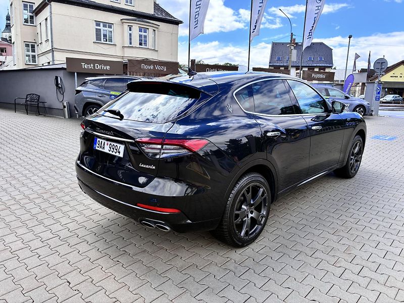 Maserati Levante 2.0l 243kW GT Hybrid 4x4       - fotka 7 z 41
