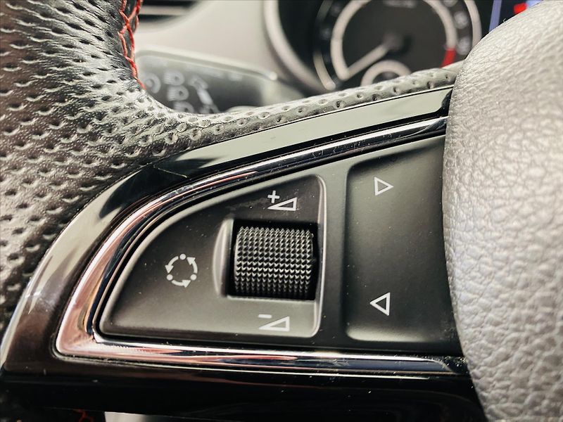 Škoda Octavia 2,0 TDI DSG 135 kW RS - fotka 14 z 24