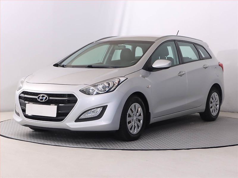 Hyundai i30 (2016) Comfort 1.6 CRDi, Serv.kniha - fotka 2 z 16