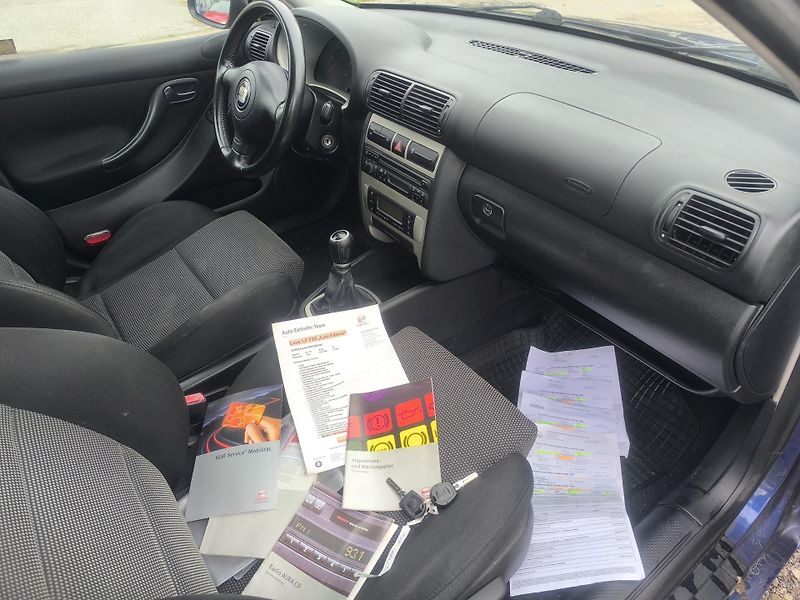 Seat Leon TDI66KW,KRÁSNÝ,110KM, SERVISKA - fotka 8 z 20