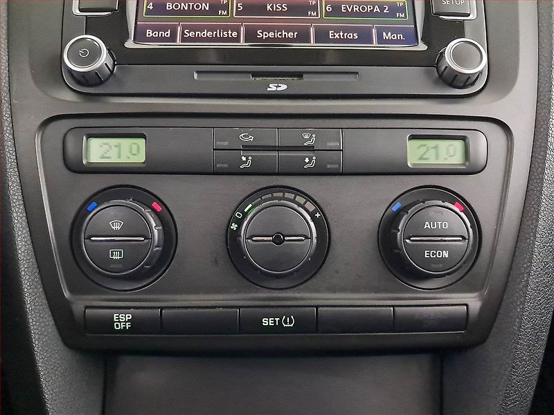 Škoda Octavia (2008) 2.0 TDI, Navi, Xenony - fotka 17 z 17