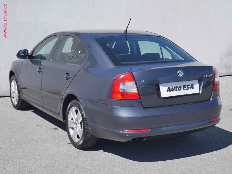 Škoda Octavia (2011) 1.6 TDi, ČR, Elegance, STK4 - fotka 6 z 15