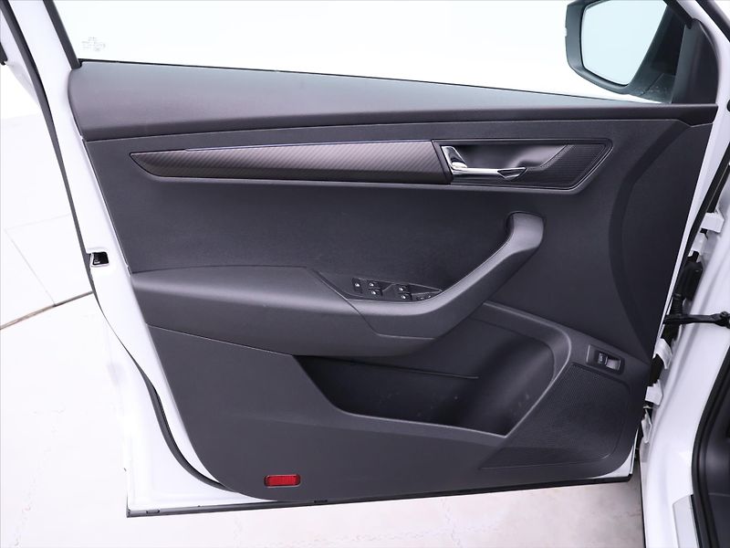 Škoda Karoq 2,0 TDI DSG 4x4 Sportline DPH - fotka 12 z 41