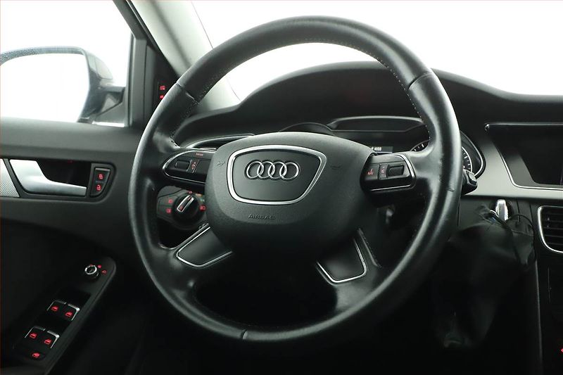 Audi A4 (2014) S-Line 2.0 TDI, 4X4, Automat - fotka 8 z 21