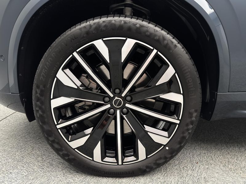 Volvo XC90 (2026) T8 AWD Plug-in DARK PLUS 7m - fotka 26 z 28