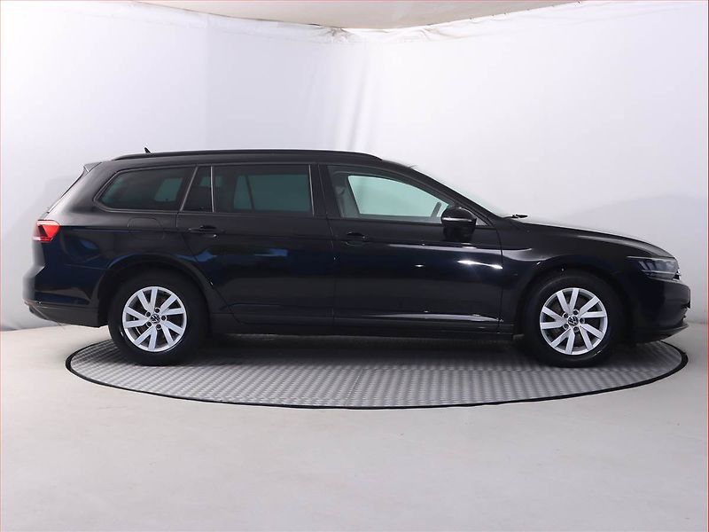 Volkswagen Passat (2022) Business 2.0 TDI - fotka 6 z 24
