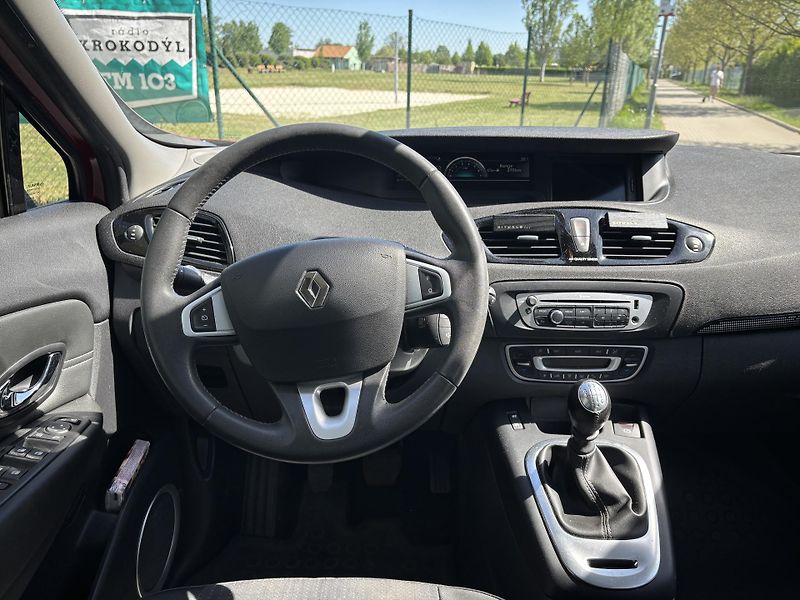 Renault Scénic 1.4 TCe Dynamique - fotka 21 z 26