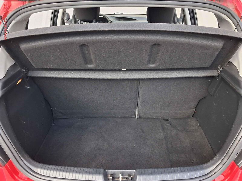 Hyundai i20 (2013) 1.2i, ČR, Klima - fotka 7 z 13