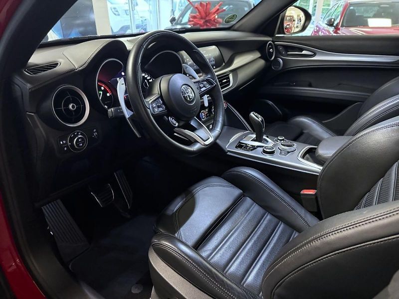 Alfa Romeo Stelvio (2022) 2.2 JTDm 210k AT8 ZF Q4 4x4 Ve - fotka 6 z 21