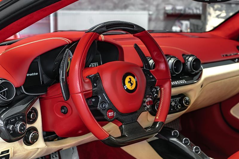 Ferrari F12 Berlinetta ZÁRUKA/KARBON/LIFT/KAMERA - fotka 18 z 25