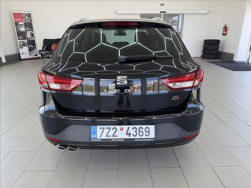 Seat Leon 2,0 TDi, FR-Line, DSG, Navi - fotka 4 z 34