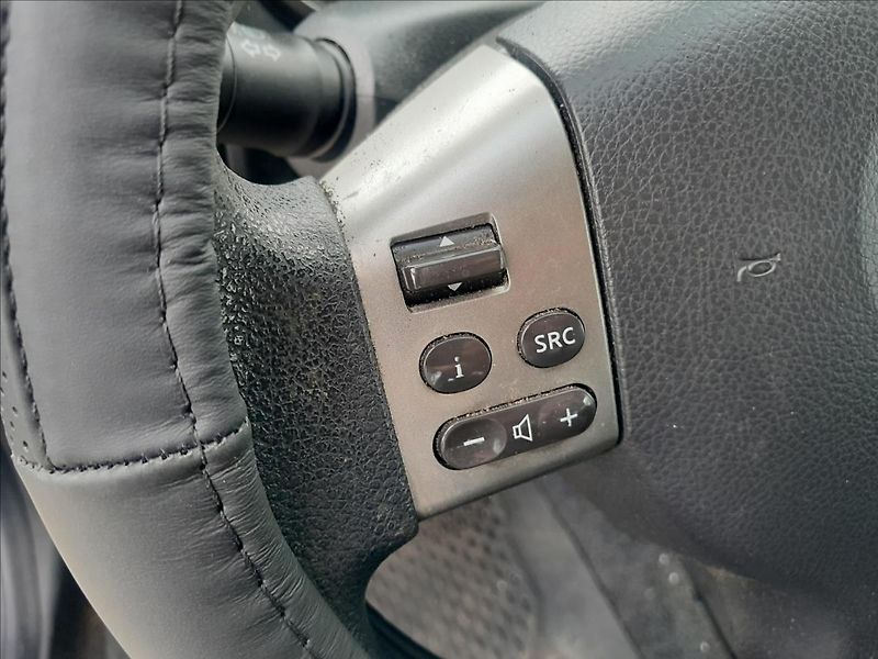 Nissan Note 1,4 i - fotka 33 z 41