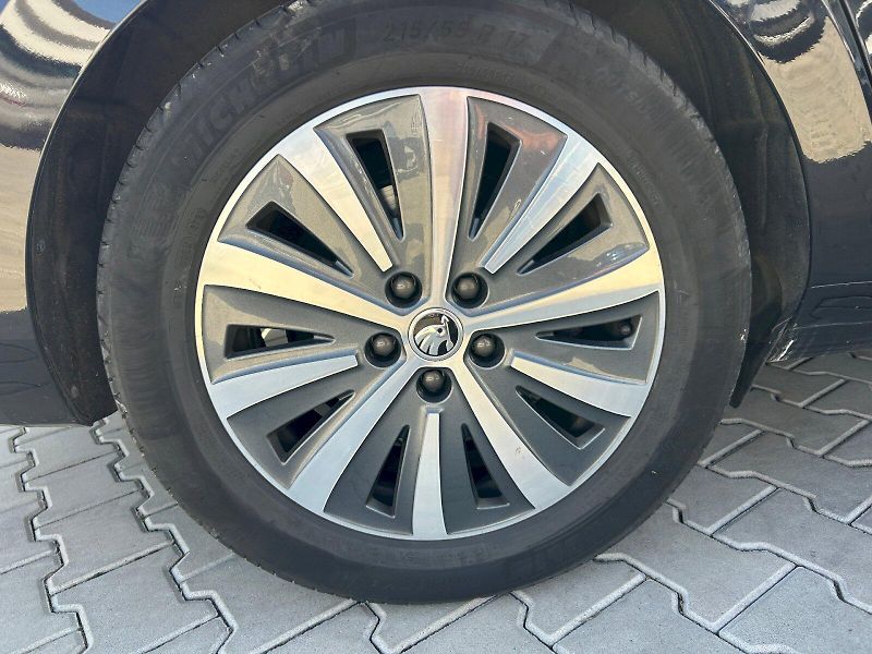 Škoda Superb (2023) COM GRT STY TD 110/2.0 6MP - fotka 16 z 30