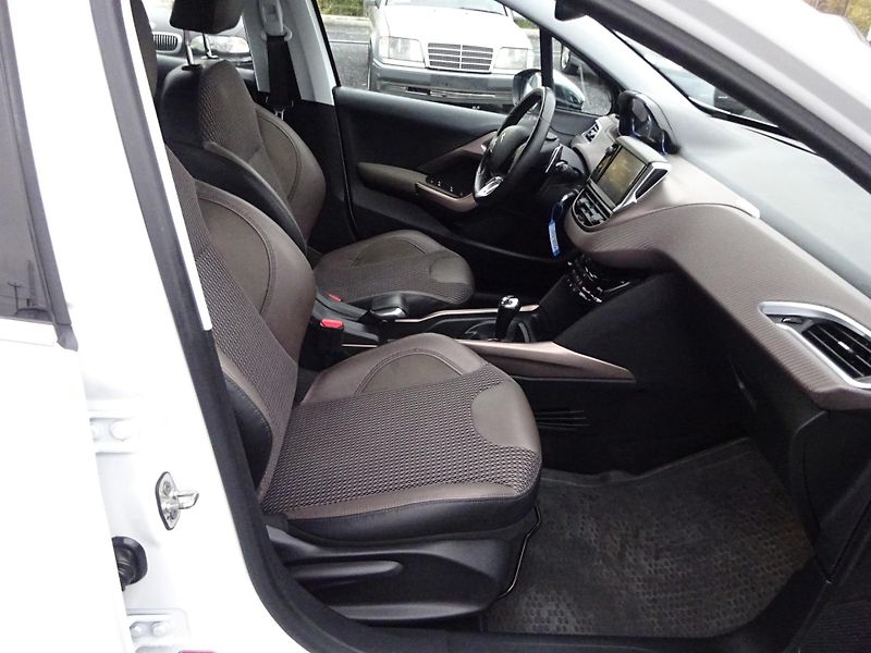 Peugeot 2008 1.2 VTi Allure AUTOMAT SERVIS - fotka 8 z 34
