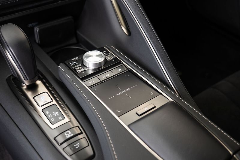 Lexus LC 500 Sport+ - fotka 17 z 27