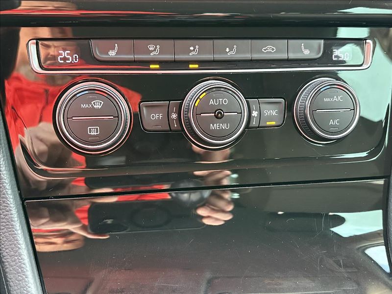 Volkswagen Golf 2,0 TDi 110kW CUP,Navi,Výhřev - fotka 14 z 40