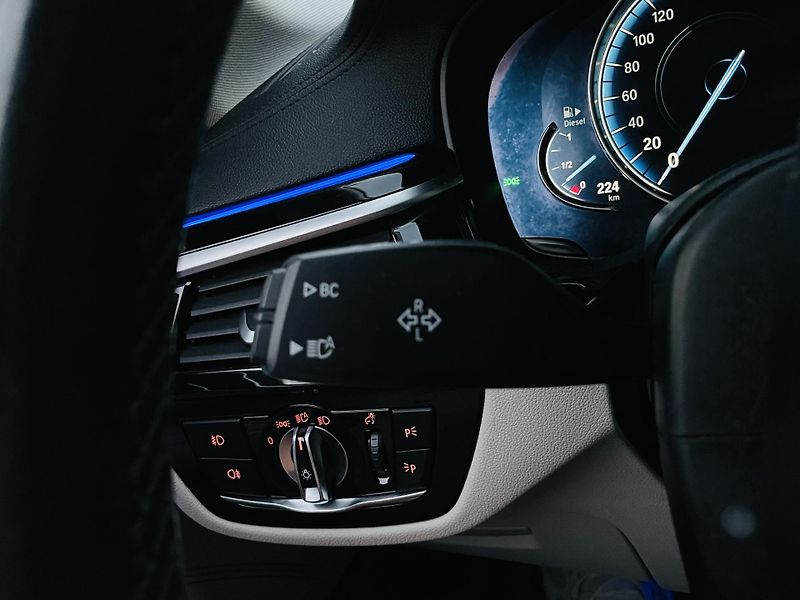 BMW Řada 5 520D AUT KAMERA SERVISKA - fotka 43 z 48