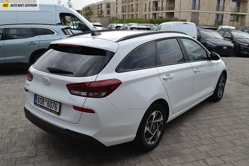 Hyundai i30 WG 1,5I MT SMART FAMILY NAVI - fotka 5 z 47