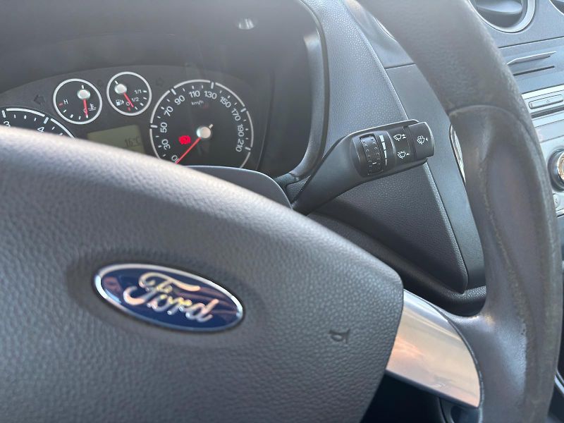 Ford Tourneo Connect 1.8 TDCi 66kW - fotka 17 z 23