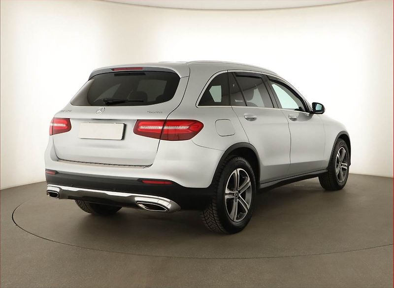 Mercedes-Benz GLC (2017) 250 4MATIC - fotka 5 z 20