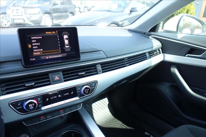 Audi A4 2,0 TDi, ČR, 1 MAJ., SERV. KN. - fotka 37 z 39
