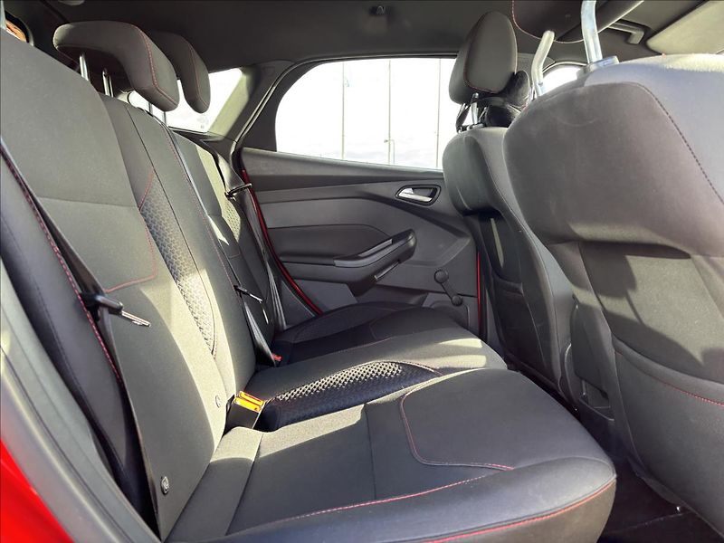 Ford Focus 1,0 EcoBoost RaceRed ST-line - fotka 12 z 33