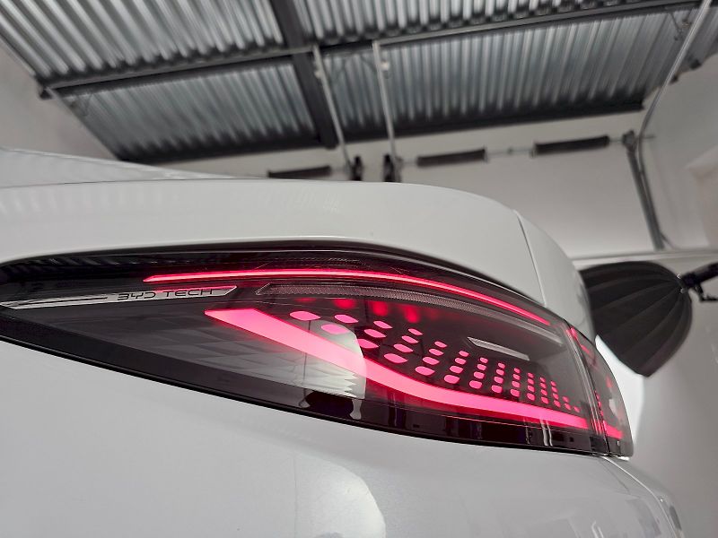 BYD Seal 5 DM-i (2025) 1.5 PHEV 212k DESIGN - fotka 33 z 34