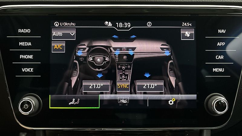 Škoda Superb 2.0 TDI DSG Style Combi - fotka 25 z 26