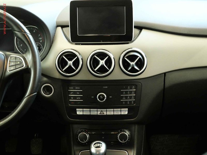 Mercedes-Benz Třídy B (2016) 1.5i, ČR, AC, temp - fotka 9 z 20