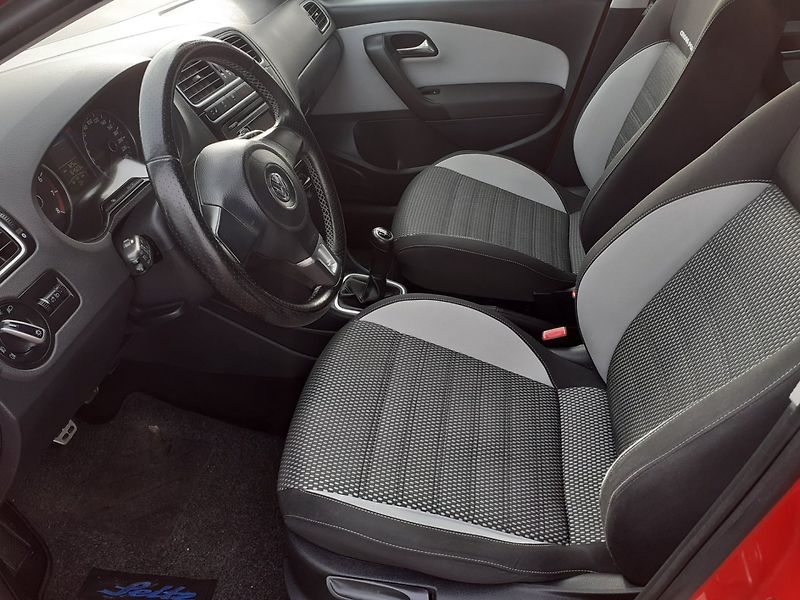Volkswagen Polo (2012) 1.2 HTP CROSS - fotka 13 z 35