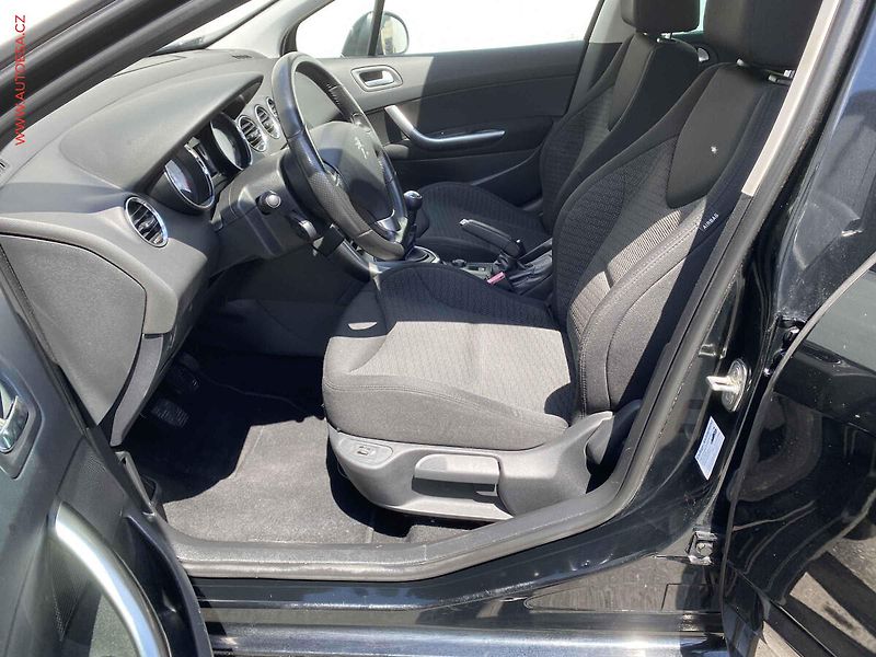Peugeot 308 (2012) 1.6 VTi, Premium, +kola - fotka 9 z 18