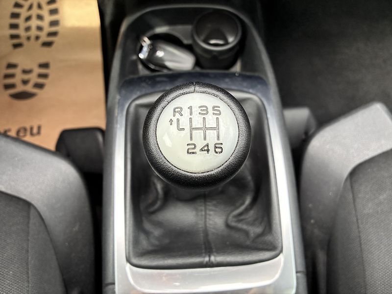 Citroën C4 Picasso 1.6HDi 85kW NAVIGACE,TAŽNÉ - fotka 23 z 30
