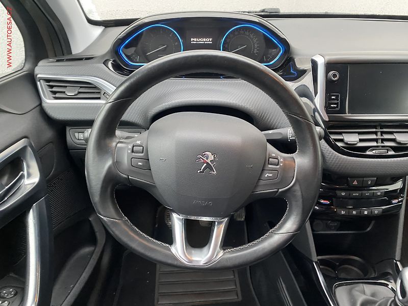 Peugeot 2008 (2016) 1.6 HDi, Allure, navi - fotka 11 z 20