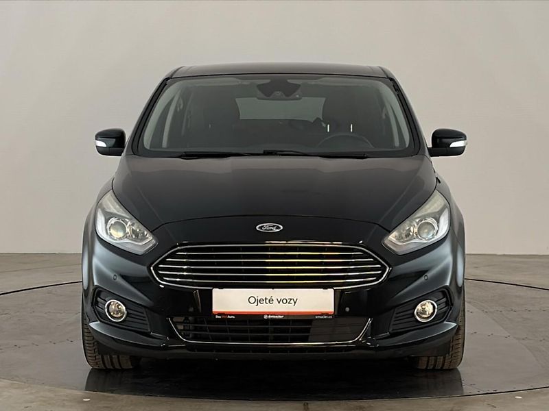 Ford S-MAX Titanium AT - fotka 4 z 28