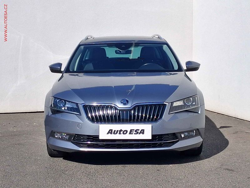Škoda Superb (2018) 1.8 TSi, L&K, DSG, panor - fotka 2 z 23